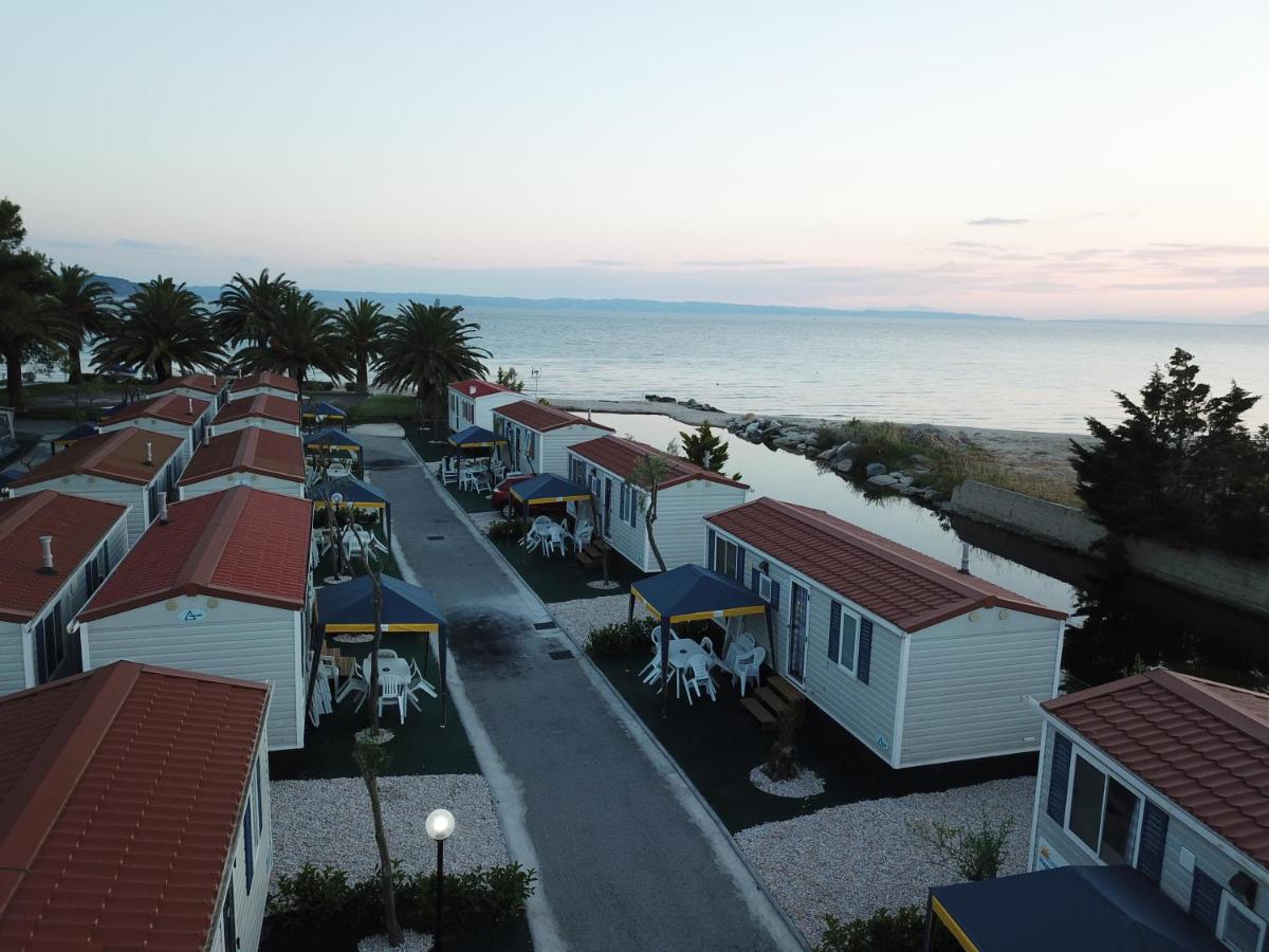 Happy Camp Mobile Homes In Castello Camping & Summer Resort Neos Marmaras Exteriör bild